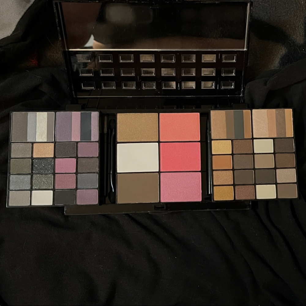 NYX Smokey Look Collection Eyeshadow Makeup Palette